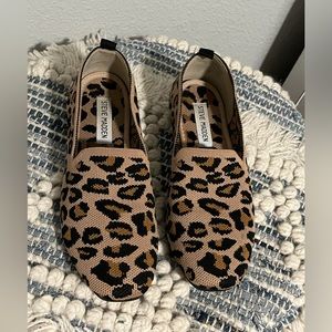 Steve Madden stretch leopard flats